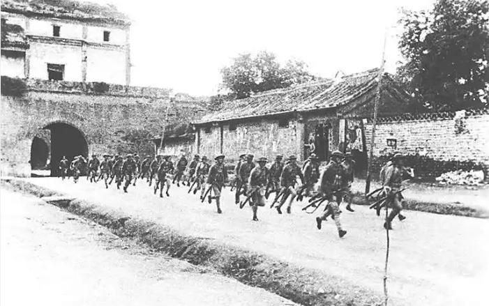 我觉得对日本咱们要吸取从甲午战争到918再到77事变的经验教训。中国总是退，总是