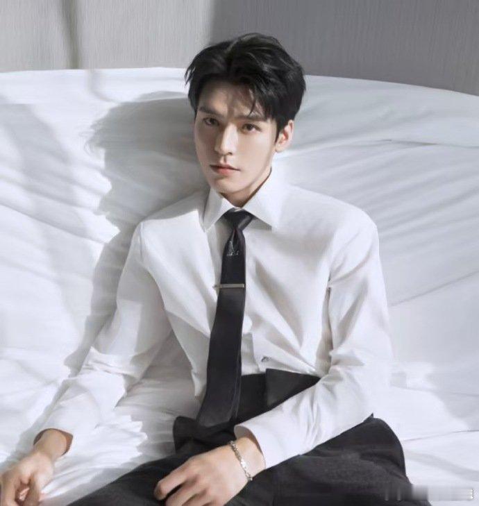 方逸伦方逸伦收到了龚俊的桂花糕你好星期六方逸伦太幸福！《你好星期六》抽