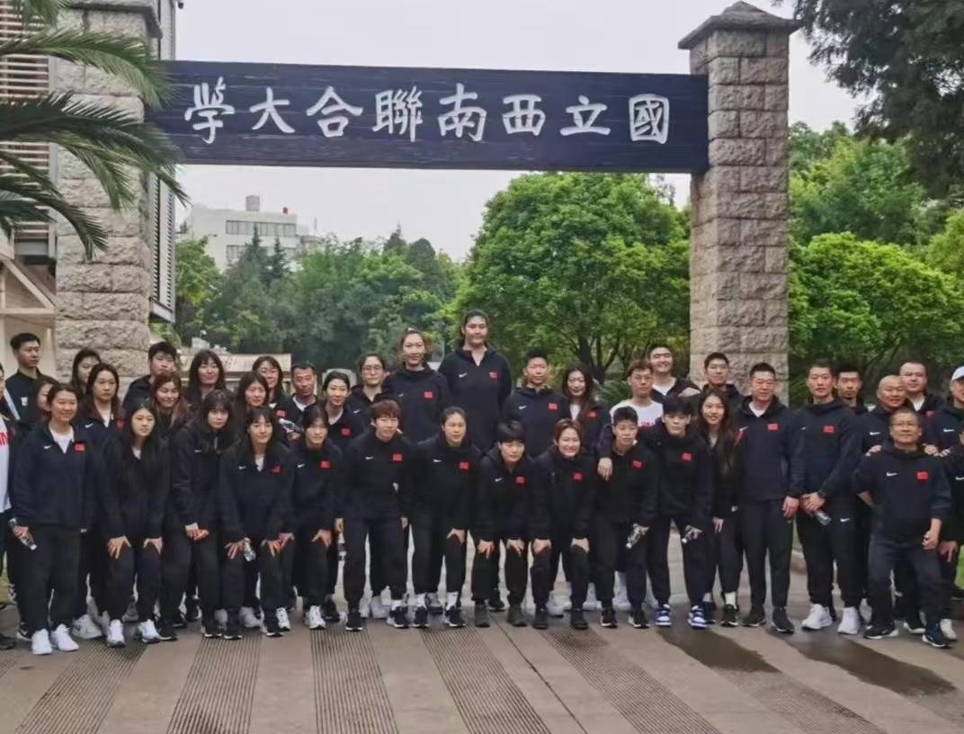 中国女篮巅峰对决！2米24新魔王张子宇首秀+双塔战术亮剑，央视直播热血开战！