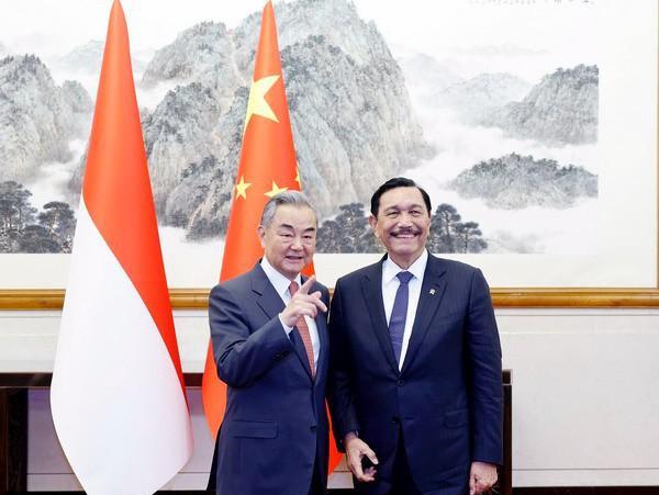 中国和印尼谈妥了眼下全球各国都希望能够和中国见面洽谈合作，欧洲各国会谈后，印尼