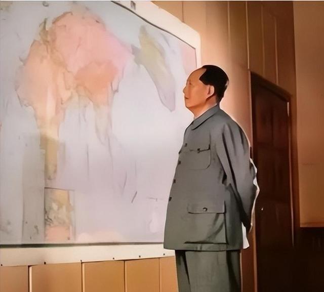 1951年，10万志愿军被美军包饺子，一向淡定自若的彭老总心急如焚连忙向毛主席求