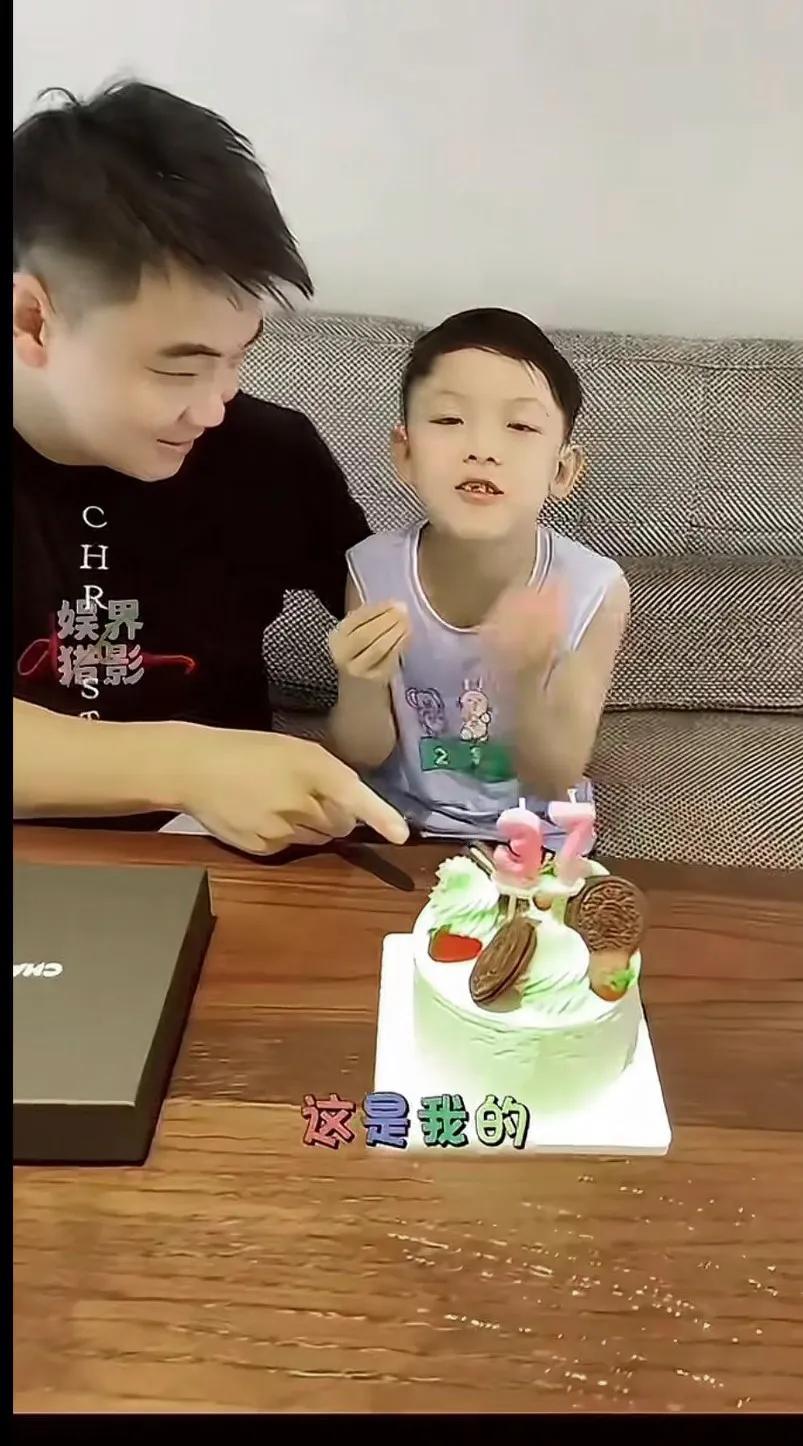 “萌娃生日大惊喜，美味蛋糕等你尝！螺螺太可爱了，太实诚了，爸爸回家就年轻，皓指导