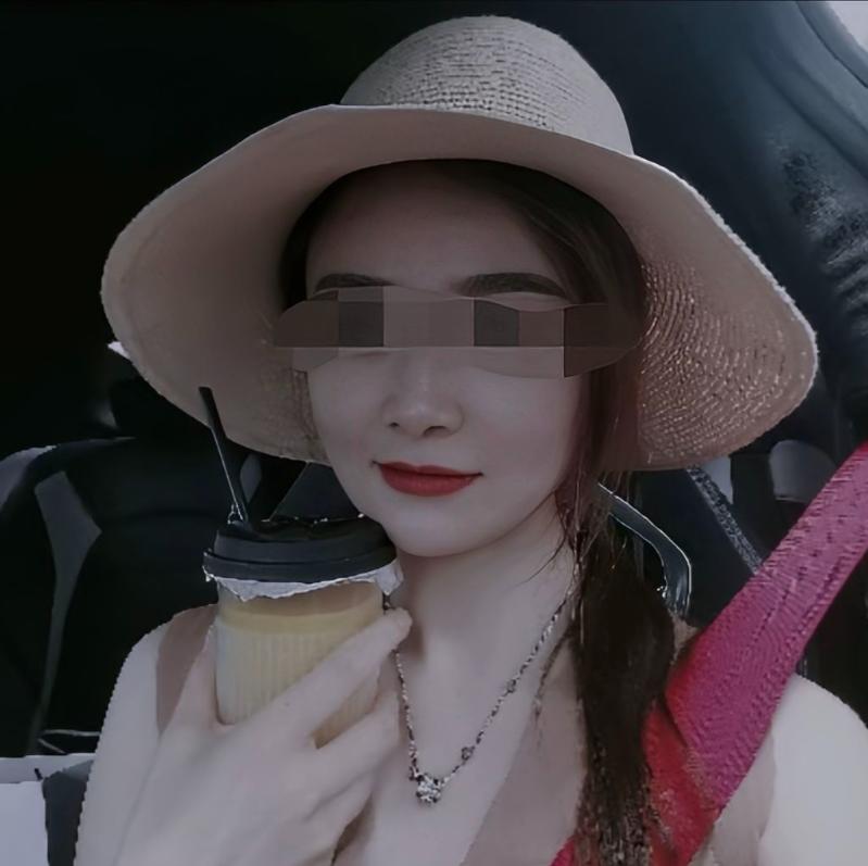 曹三姐的底裤这回被扒得干干净净，怪不得能缠上唐先生，原来一家子都是这路数，村里人