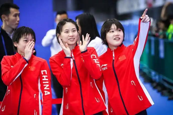 张家齐宣布退役，人生不只有10米台11月22日晚，东京奥运会女子双人10米