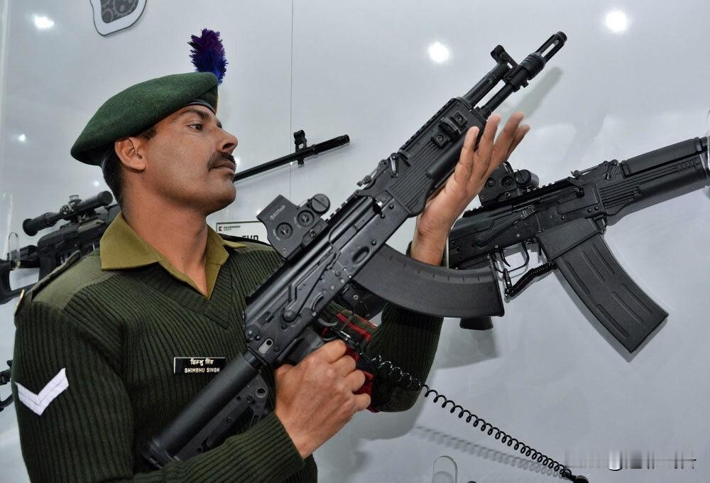 亚洲军事怪物房单兵武器对比，印度AK-203自动步枪！知道你
