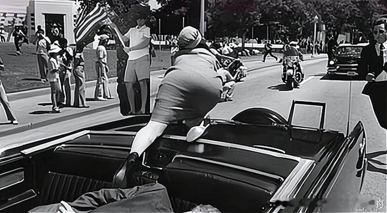 白宫晚宴枪击突发时，梅拉尼娅算警觉得快，先是面露惊愕，接着在特勤人员的防护下从容