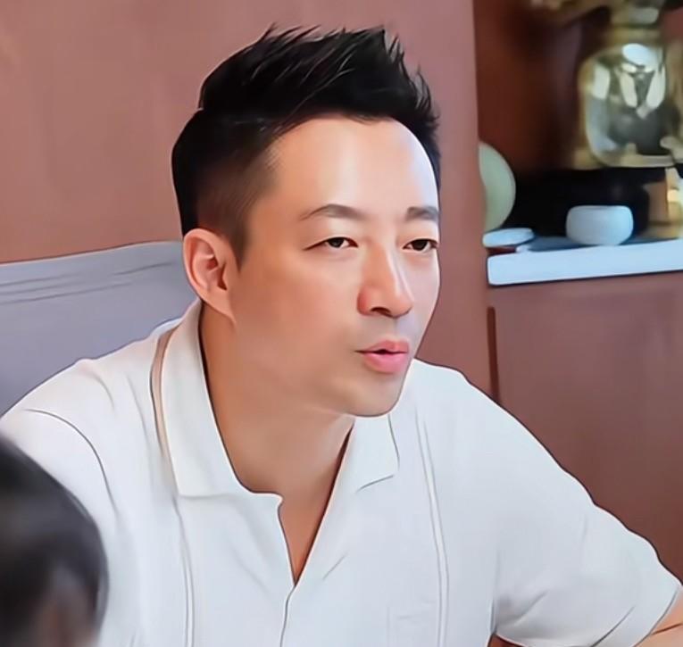 太逗了汪小菲竟然为前丈母娘辟谣了！果然是网友嘴里的“汪憨憨”啊……在公司开会