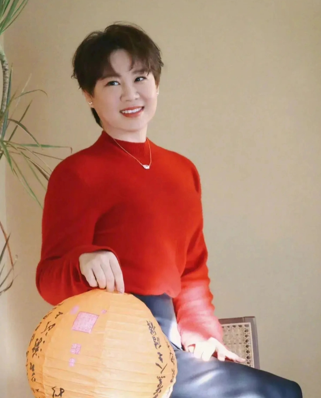 还记得小沈阳的女儿沈佳润（小名洋洋）吗？那个小时候被说“丑”的小姑娘，真的狠狠