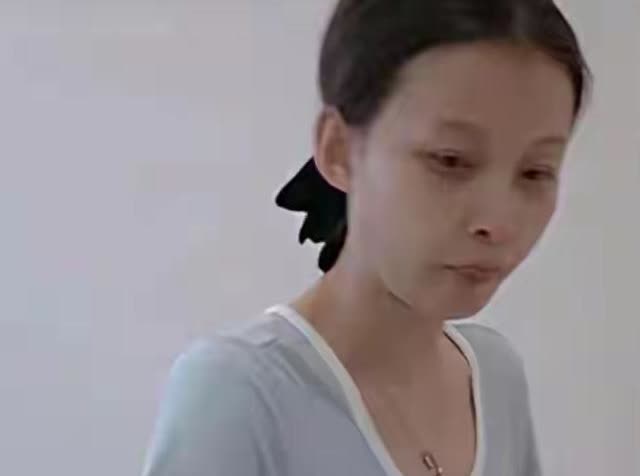 孙怡素颜照，比实际年龄大了有20岁吧。为什么很多的女明星卸了妆都判若两人呢？感觉