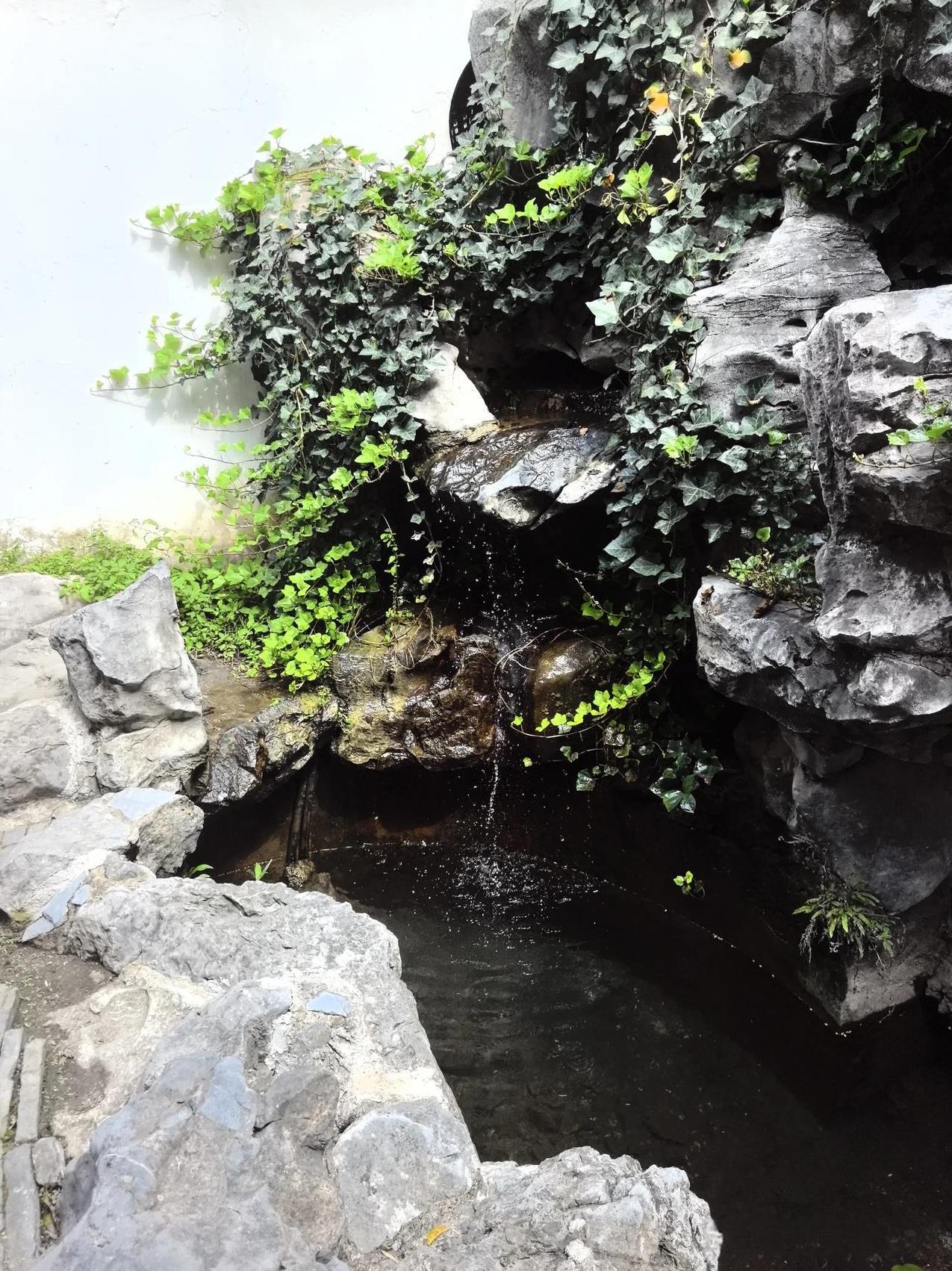 这世界根本就没有公平，我们到哪里去寻找快乐？宋代大诗人苏东坡说：“惟江上之清风