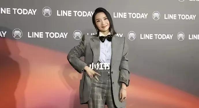 哈哈哈，看到这条信息，大快人心陶晶莹没想到吧你也有今天吃完饭就摔碗，没