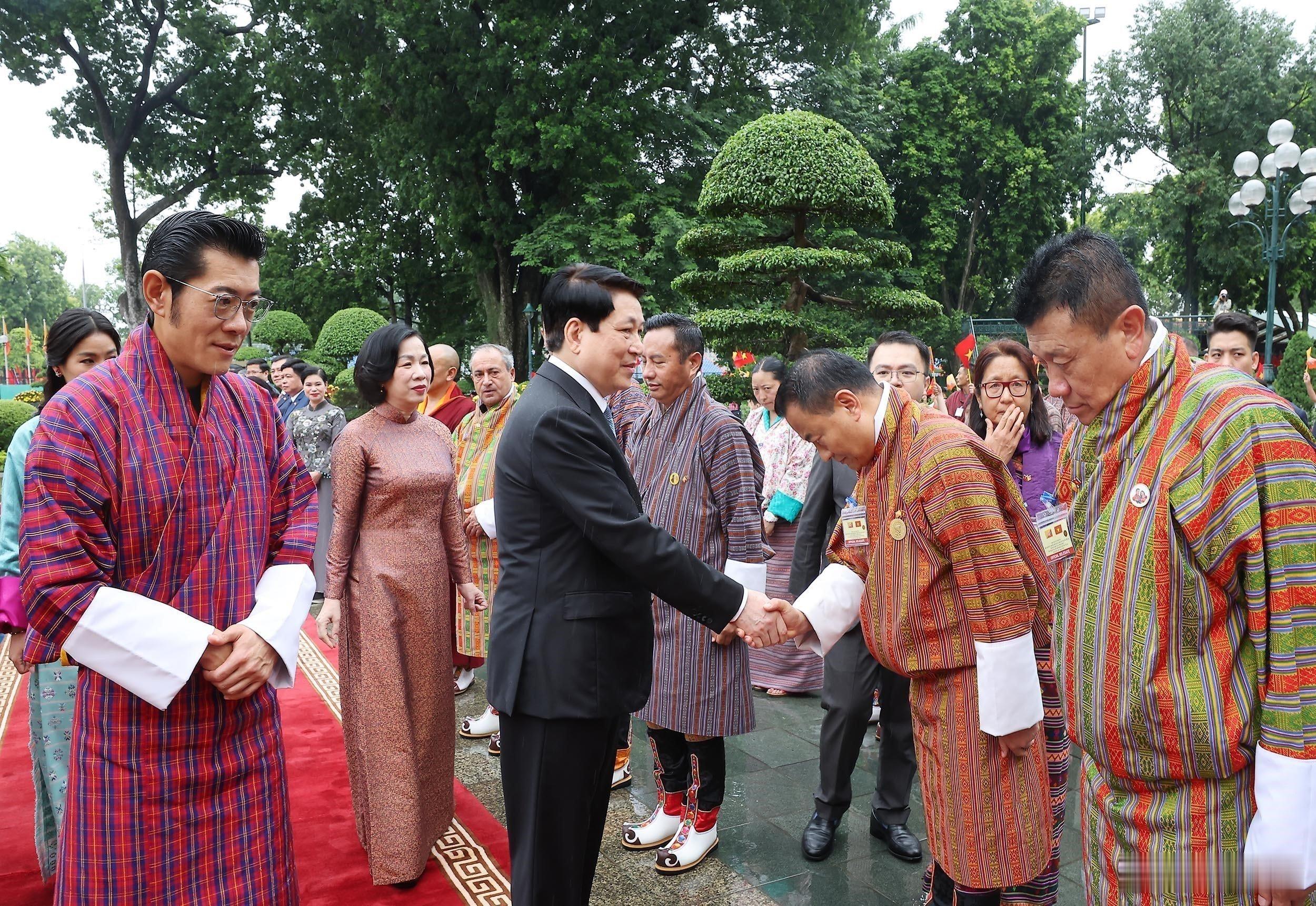 不丹王室🇧🇹🇻🇳8月19日，越南主席梁强为不丹国王夫妇举办国事欢迎仪式