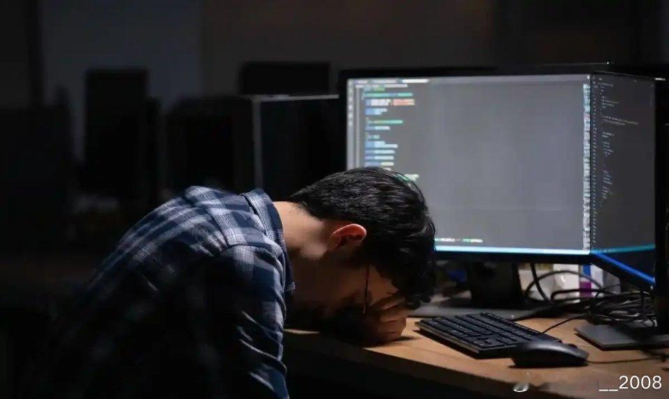 河南这位32岁程序员周末加班猝死，除了一声叹息，我们还能做什么现在很多单位为了工