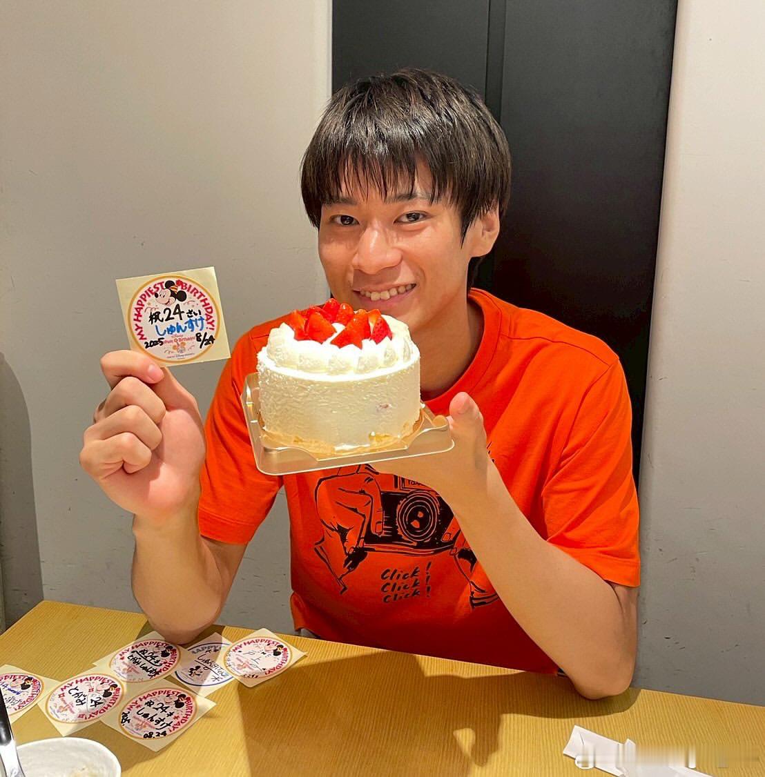 户上隼辅：今天我24岁了‼︎愿新的一年更加美好。​​​