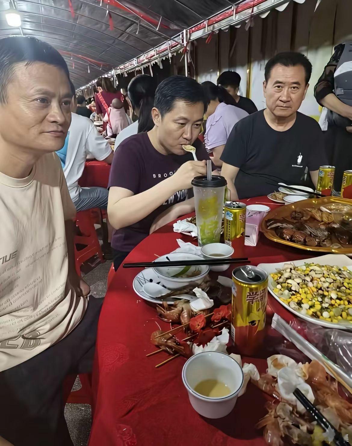 在大排档碰到的，这桌菜肯定不便宜！