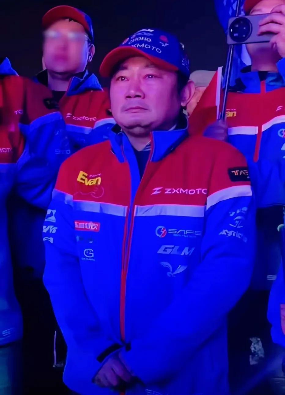 张雪这场公益拍卖直接格局拉满，看似定规矩，实则藏着最通透的善意。