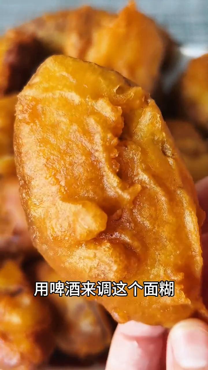 啤酒茄子盒。用啤酒来调面糊，炸好的茄子盒又酥又脆，放凉了都不回软。·先来调点