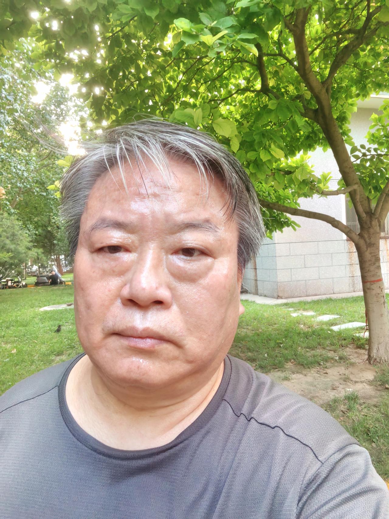 回到北京，舟车劳顿，稍事休整，下楼徒步5公里，平均配速10分55秒，不算慢。晚风