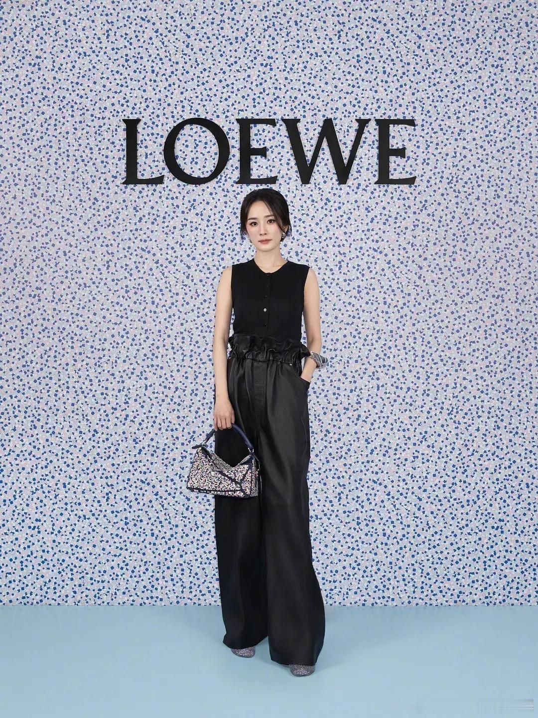全球代言人杨幂，陈都灵参加LOEWEpuzzle手袋十周年活动✨​​​