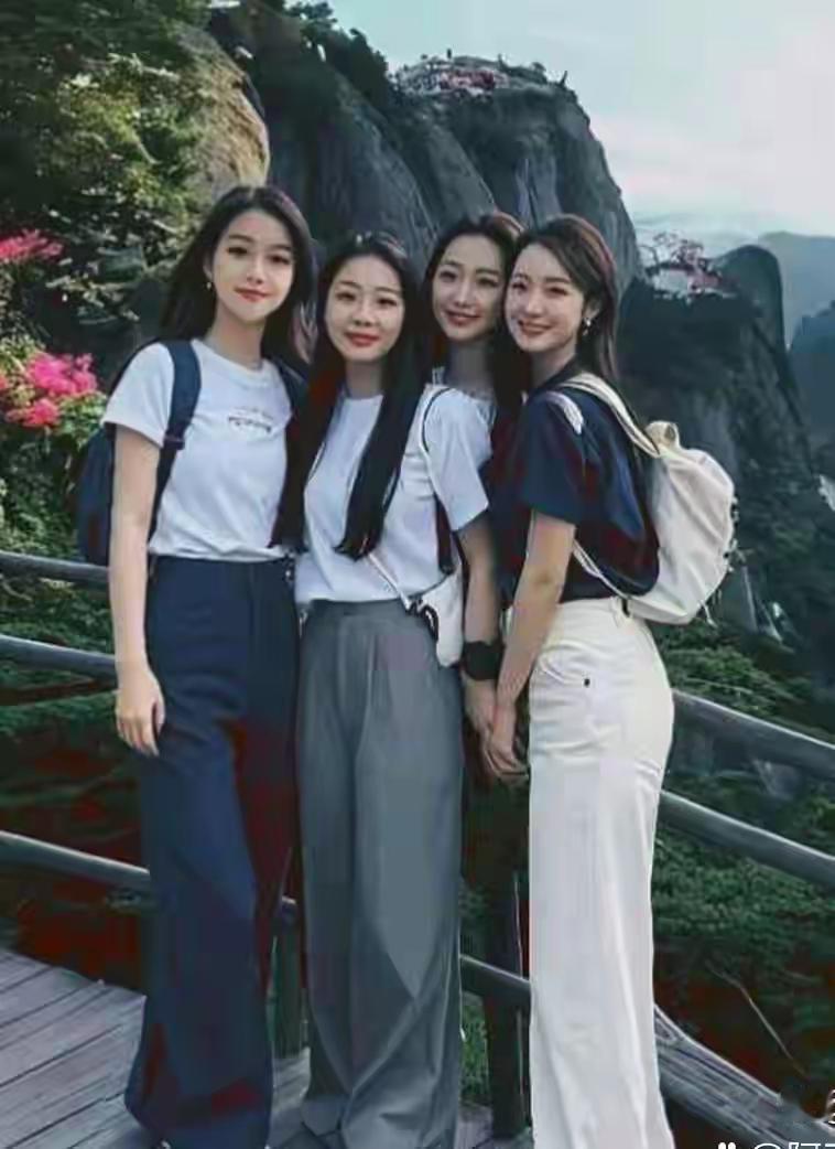 第一个穿蓝裤子的女孩最漂亮！要娶就她！100万彩礼都值！
