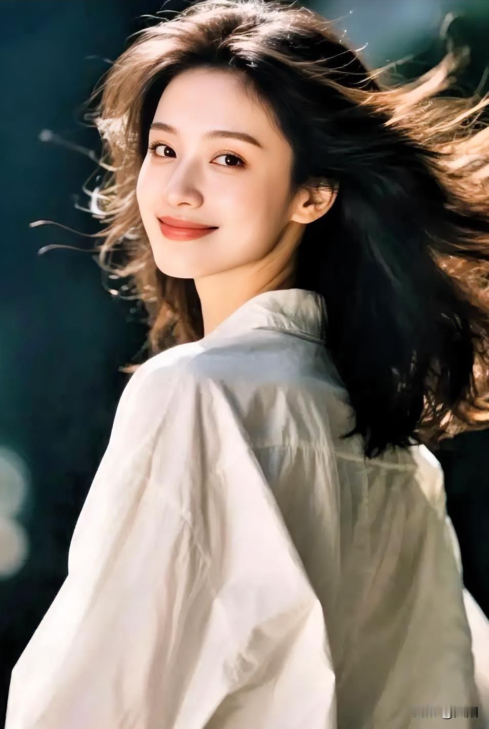 如今社会生活中，多存钱，我是非常赞同的。在如今这个快节奏的社会，物价不断上涨