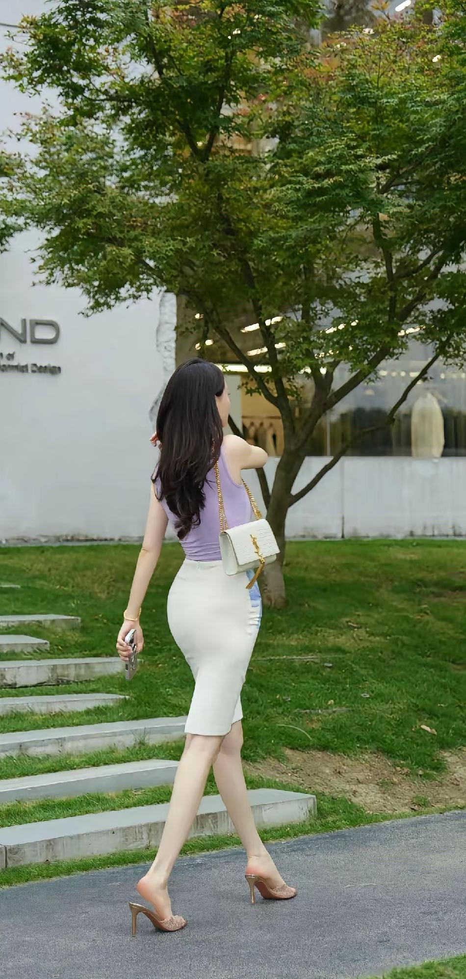 好美的背影，气质绝佳！