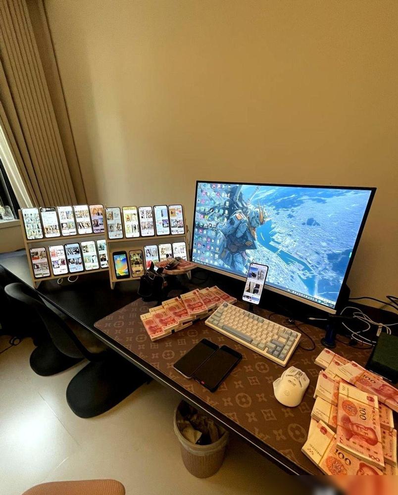 我一哥们儿，辞职自己干，第一天接了个logo，1200块到账。他说他一晚上没