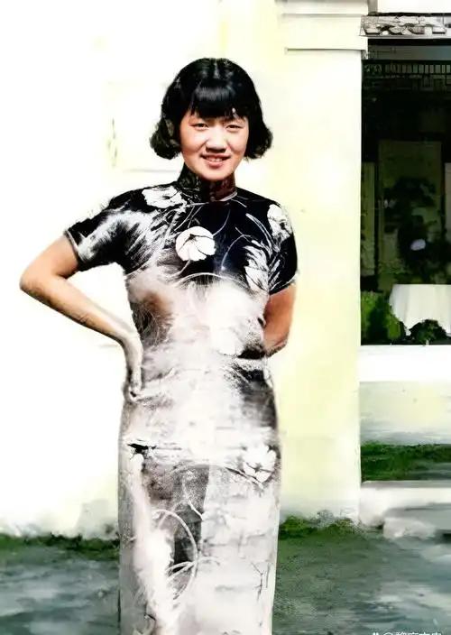 性学家说：“女人只要背着你，偷偷找别的异性聊天，不管聊的是什么，都不重要。重要的