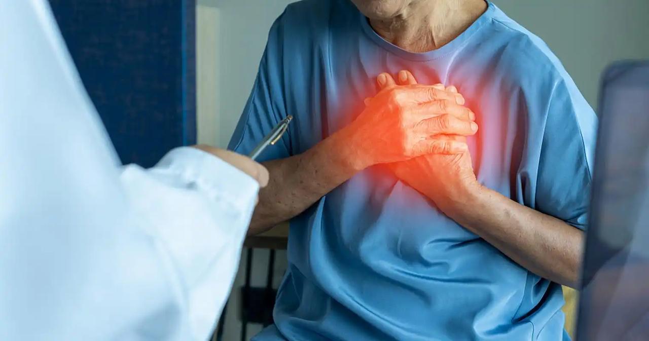 耳朵是心梗的“预警器”？医生：耳朵出现这4个症状，抓紧去医院“耳朵一歪，心脏报