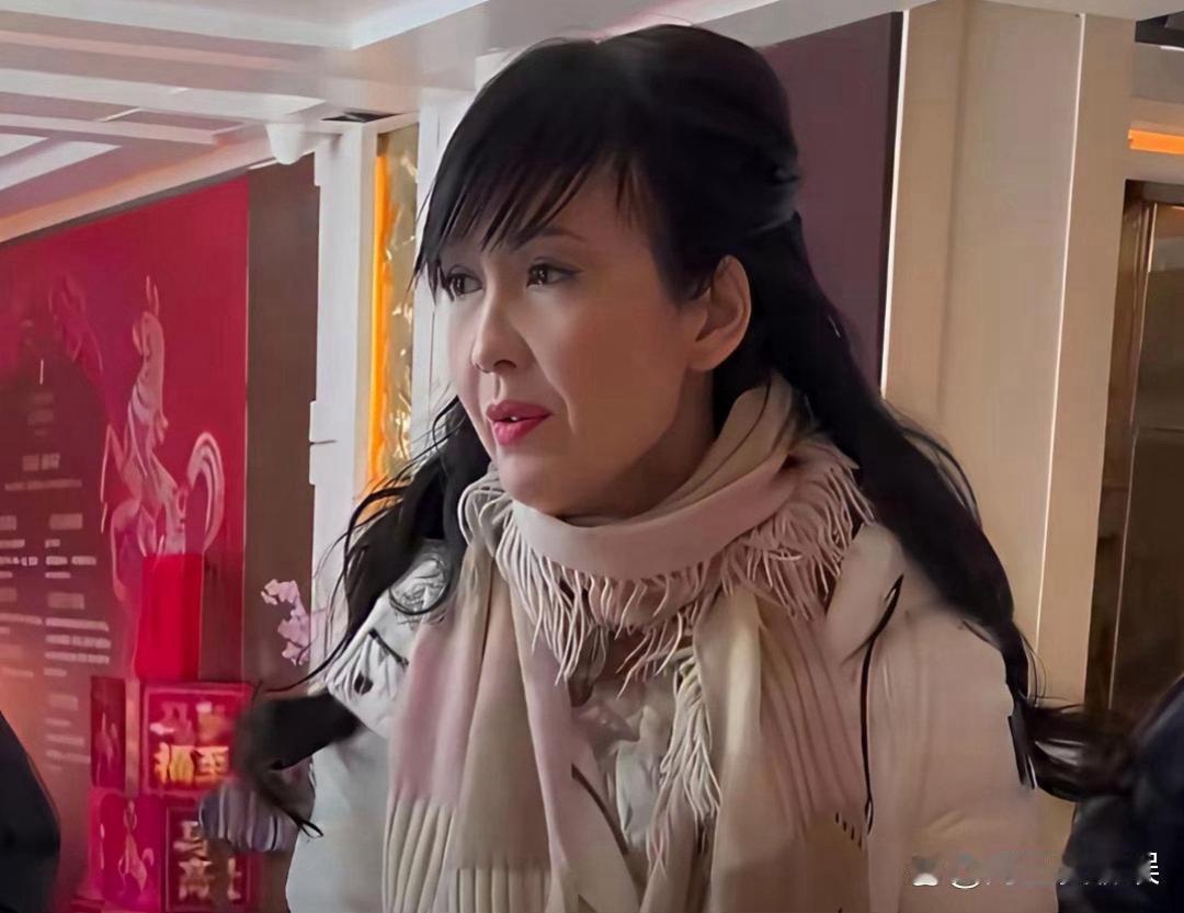 天呐，周慧敏昨变成这样了？