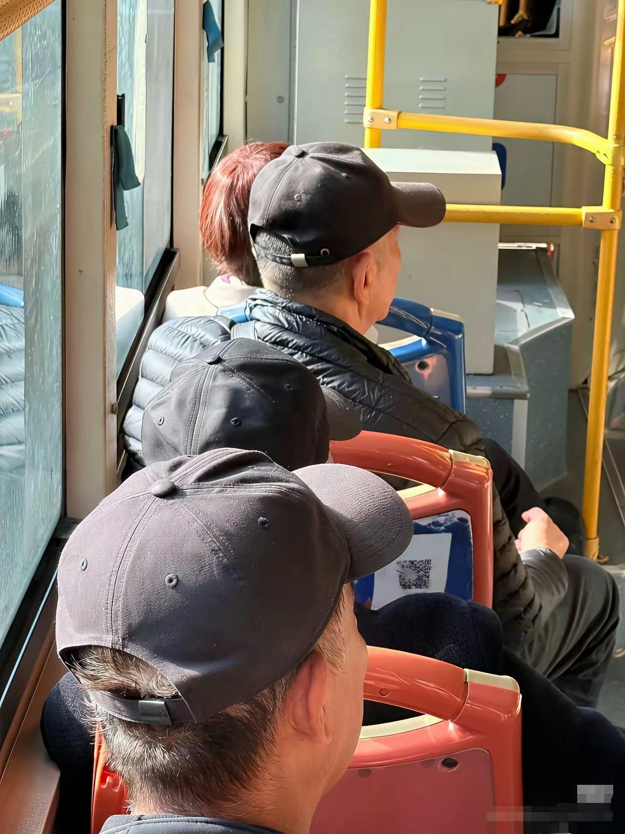 网友问为什么男人老了都喜欢戴帽子？​​​