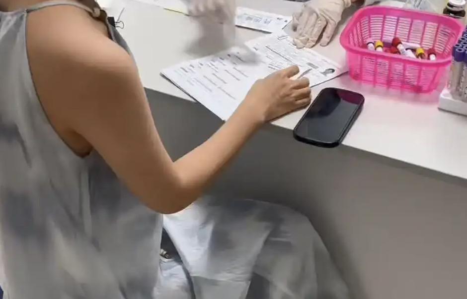 你要说老师能力不够给解聘这个咱可以理解，可如果仅仅是因为对方携带地贫基因就给解聘