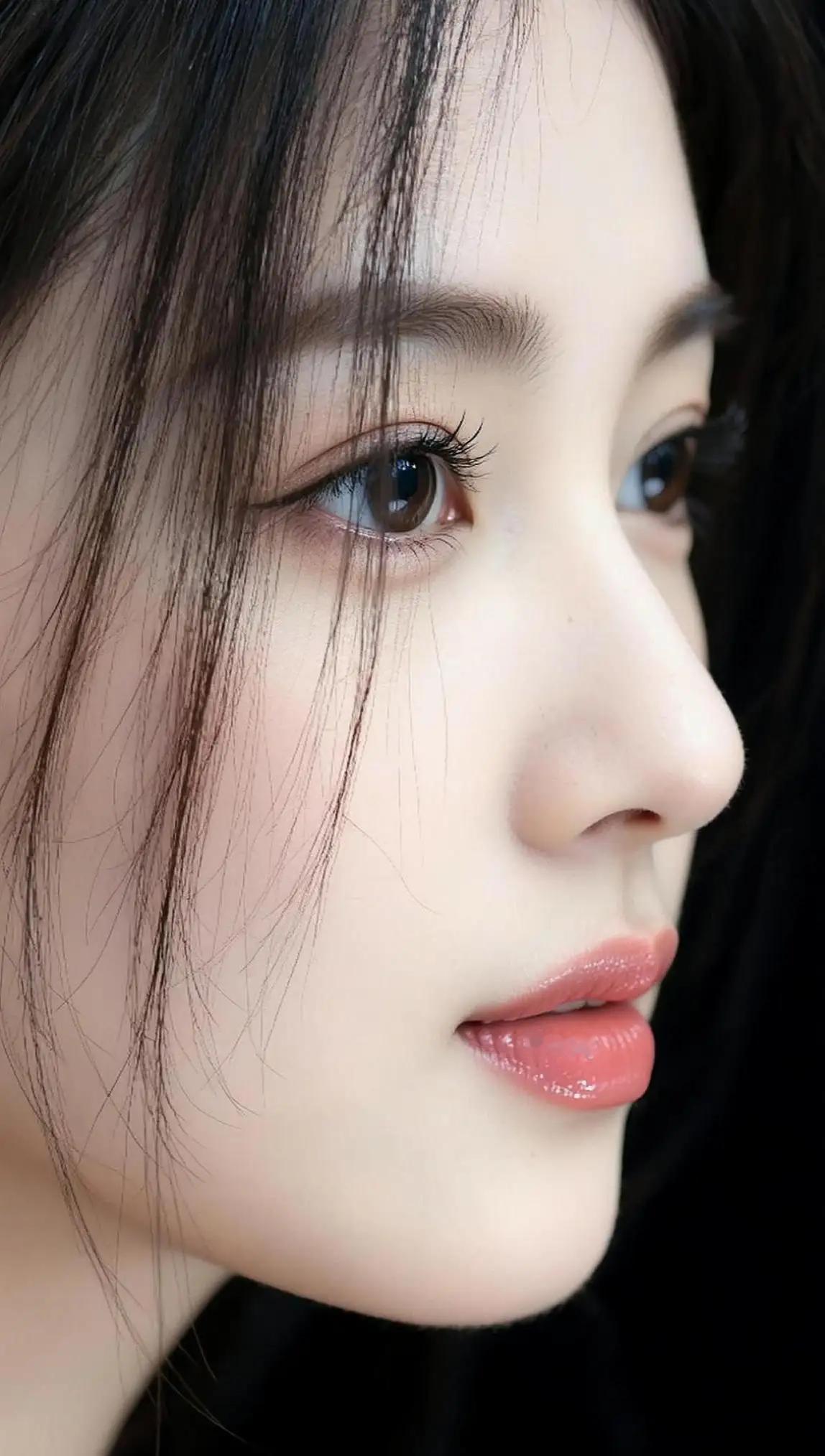 温柔眼妆，粉嫩唇妆，完美无瑕的肌肤，少女感十足！💄👩‍❤️‍💋‍👩