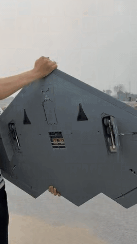 他是个人才，喷不了[呲牙笑]