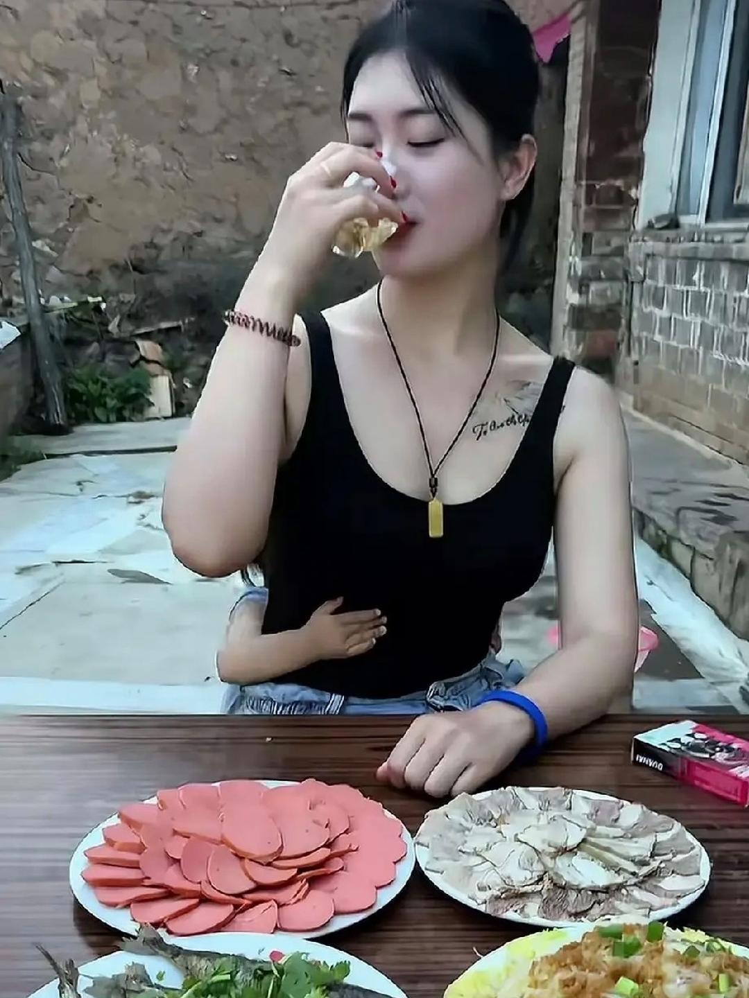 河南大哥晒婚后日常火了：好的婚姻，从来都是烟火气裹着温柔最近河南一位大哥随