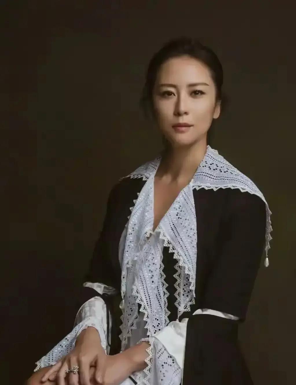 刷到一篇帖子把萨默斯、默多克、埃里克森、迈克尔全拉出来，说白人老头老了就爱找东方