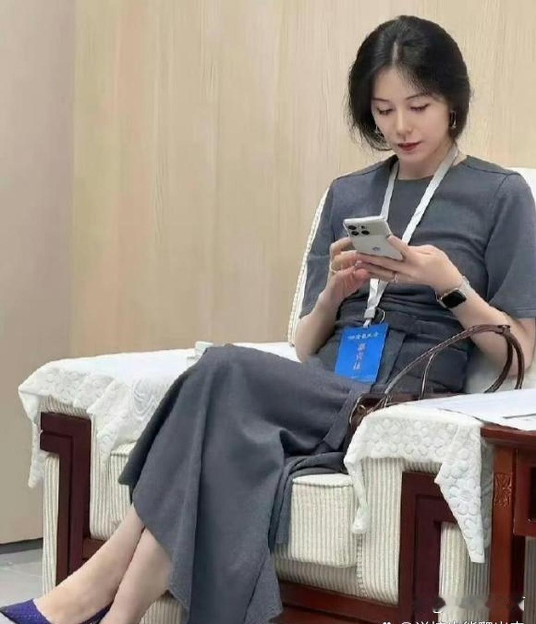 得承认⁠‏蔚来老板娘确实好看，我一个⁠女⁠生都忍不住多看了2﻿‎‏眼。