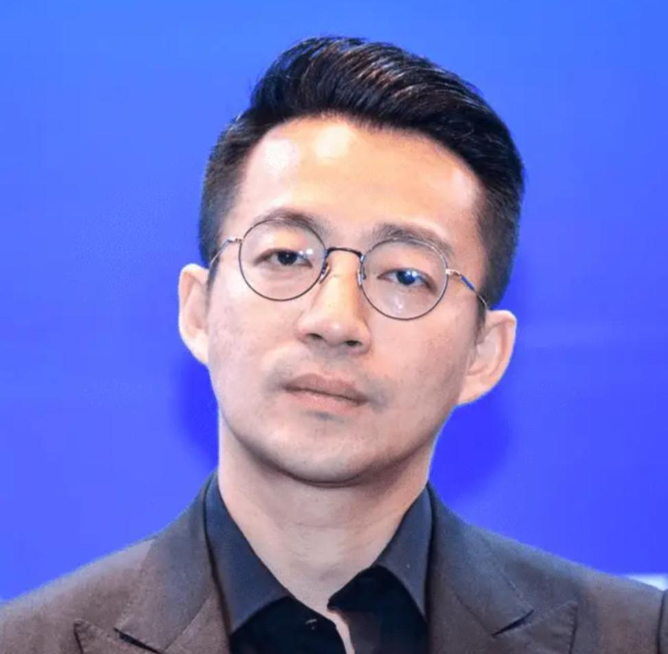 汪小菲这堆感情烂账，到底几分真几分假想不到一场普通直播，能把尘封许久的旧