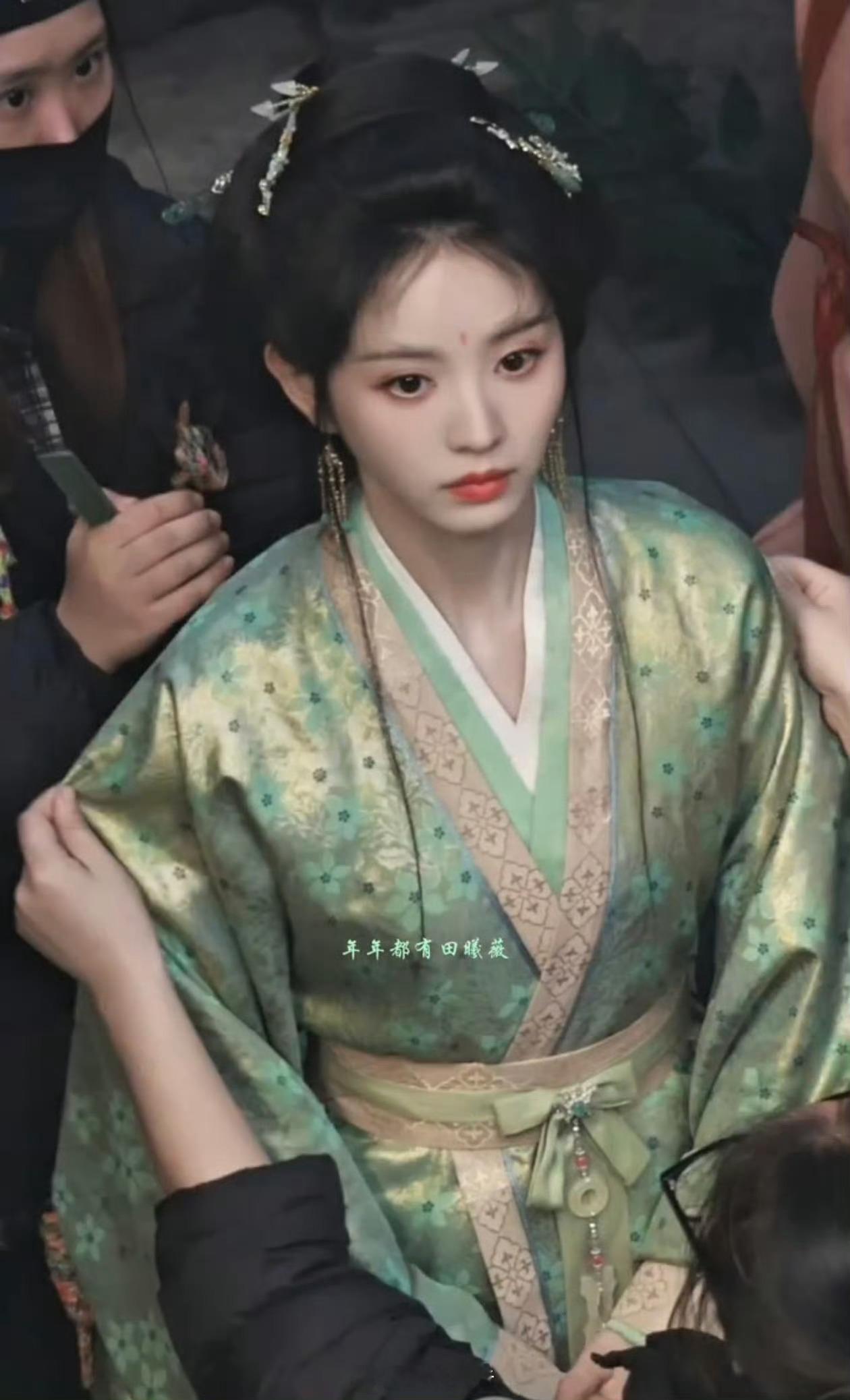 田曦薇嫁金钗魏娆路透窈窕淑女、大家闺秀感好强呀，小田好美。