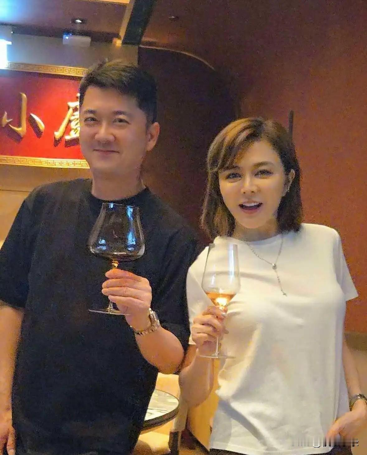 关之琳现身顾纪筠生日宴！同场71岁前任相处愉快，任达华钟镇涛到场！