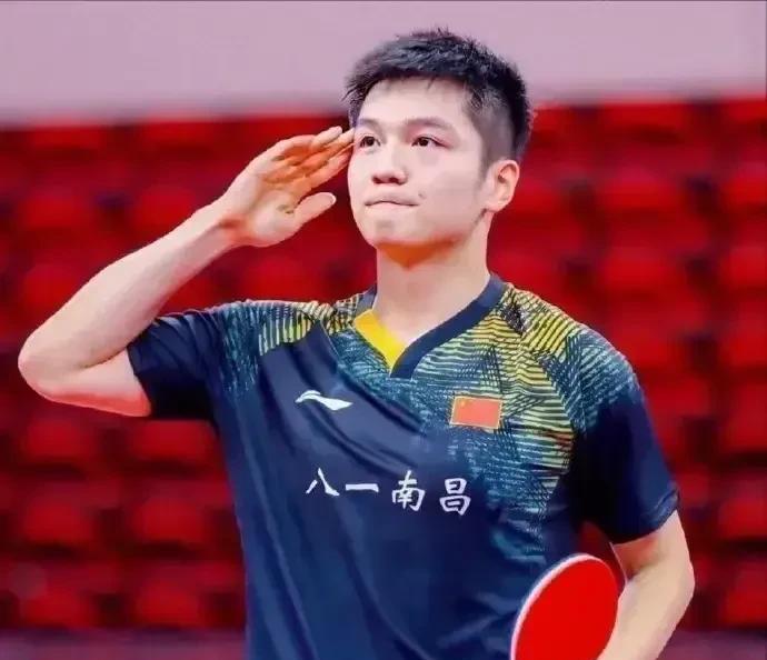 但是德国之声的记者给樊振东挖了坑，问他还会不会代表国家队打比赛。他轻描淡写的说只
