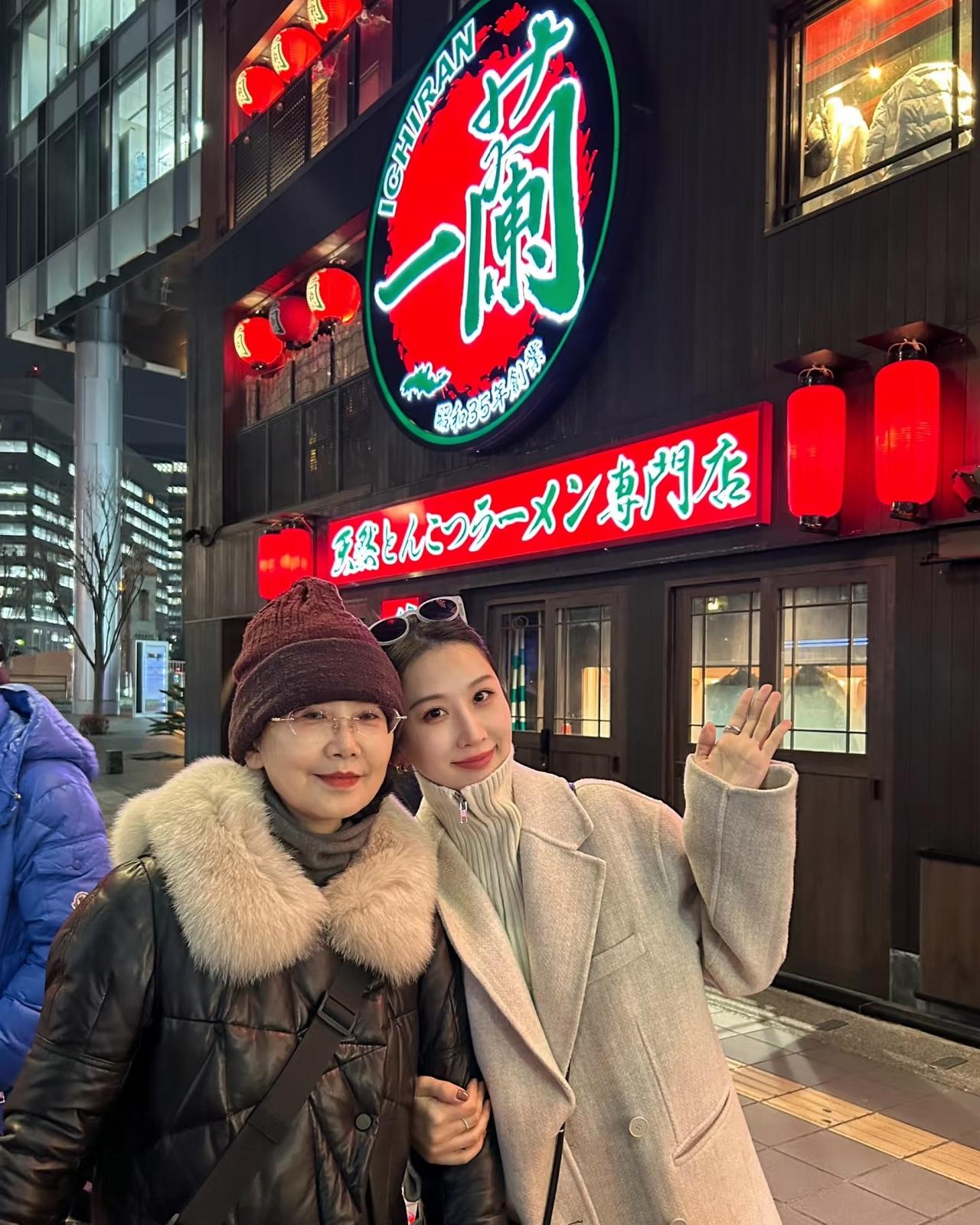 昨天给女儿交了一年的社保，灵活就业100%档的，18582元，我给她转了2000