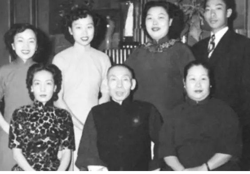 1922年，45岁的林桂生与黄金荣离婚后，带着5万大洋，直接住进了小弟杜月笙的洋