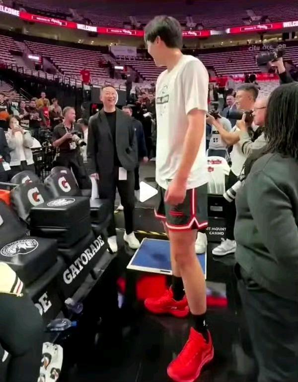 先自我欺骗一下吧！对阵掘金罗威复出，杨瀚森一秒未上首次被DNP，他在开拓者还有未