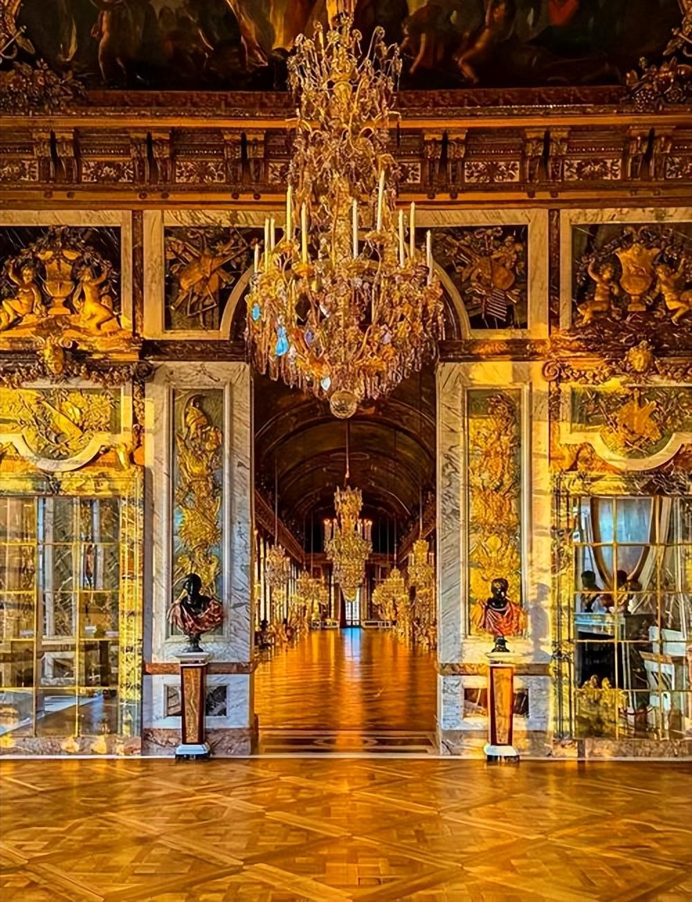 路易十四活了77年却只洗过几次澡，他的情妇回忆：十米外臭气熏天1715年，法