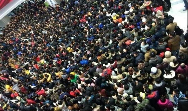 今年春运，铁路部门竟然在深夜加开近千列高铁，这些“红眼列车”究竟有何魔力，能改写