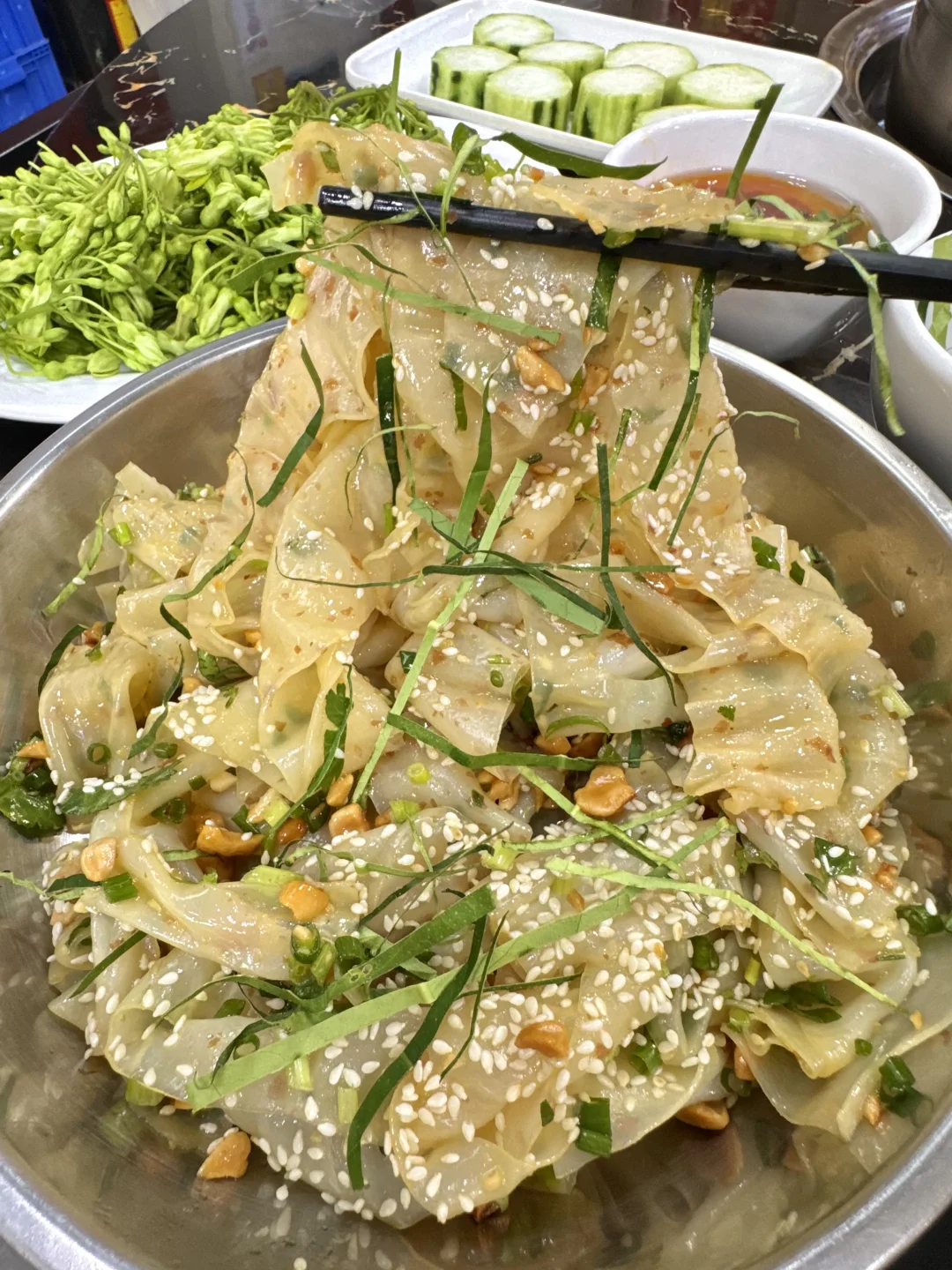 广州花都最好吃的老嘢饭！！（柠檬叶陈村粉！！