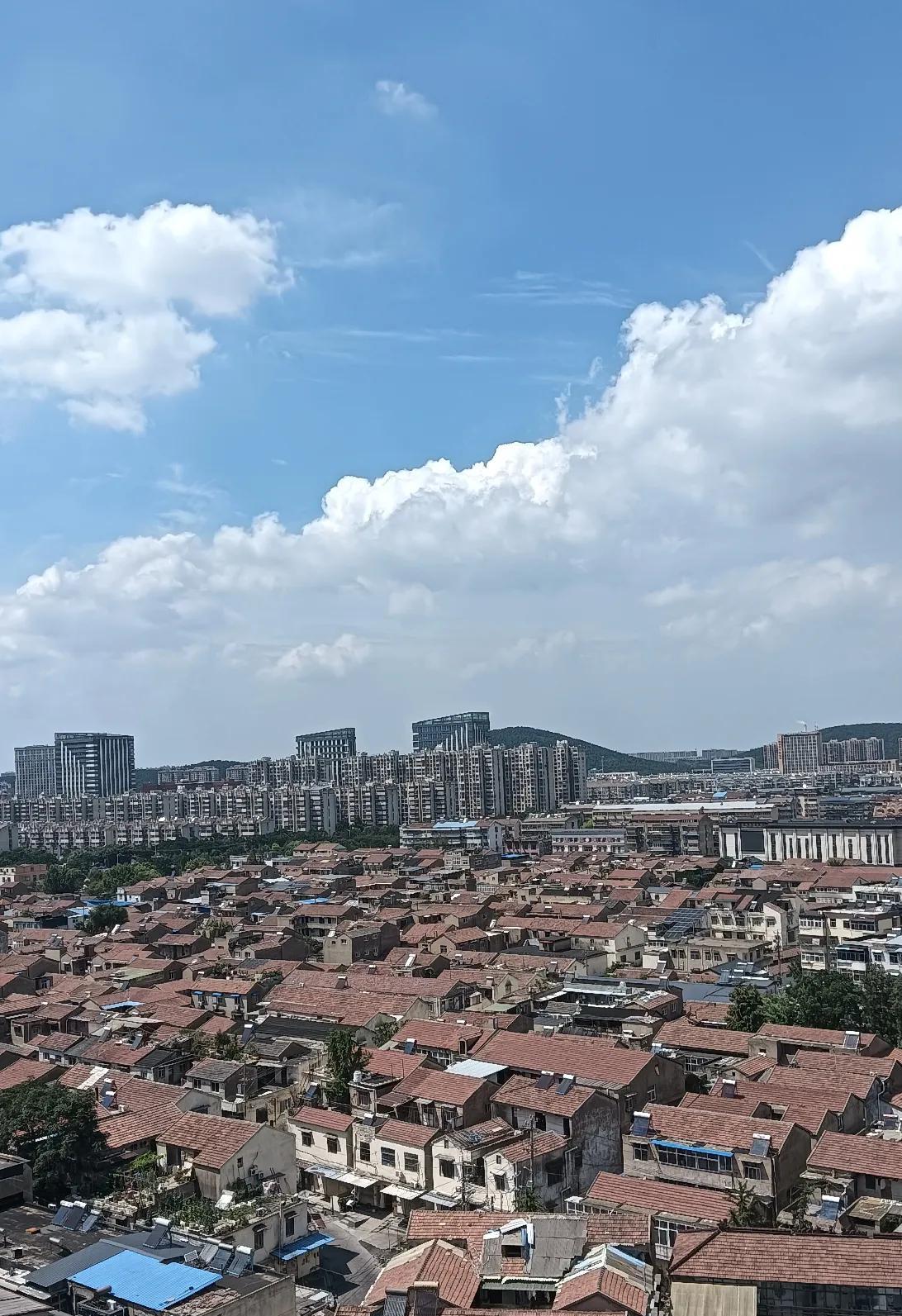 大家信不信，人到了一定的年龄，就会发现，所谓的亲人，其实也都不亲了，包