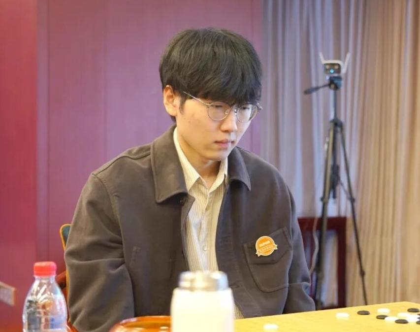 遗憾~未达标的申工智能韩国申真谞九段被公认为是当今世界围棋的最强者，实力