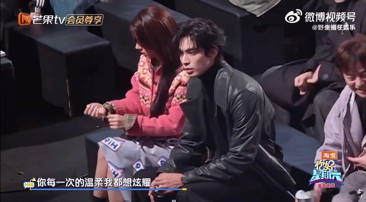 宋威龙清唱遇到宋威龙清唱《遇到》直接戳中少女心！苏到不行的嗓音，配上麦麦的夸赞